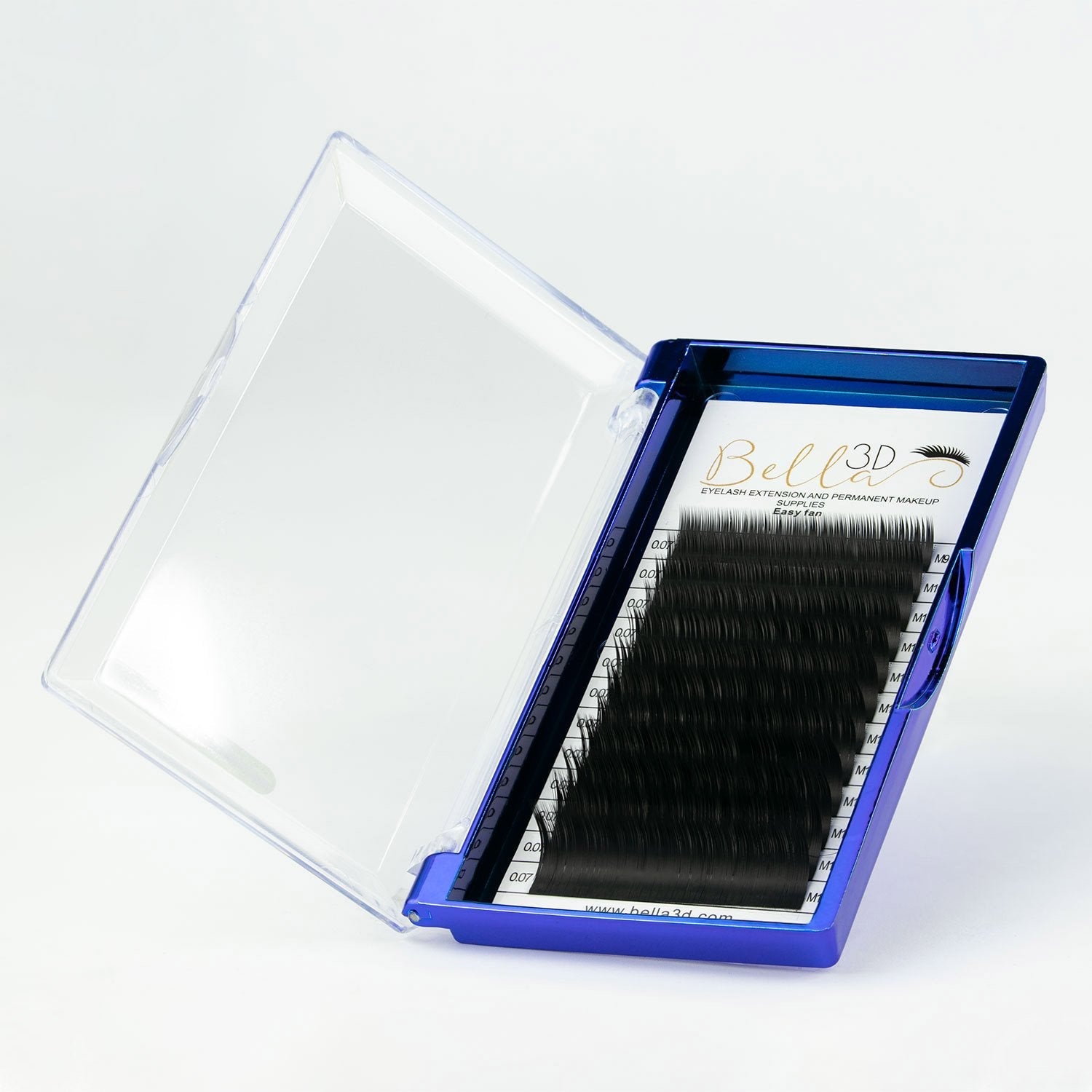 Black Diamond - M Curls - 0.05 - 0.15 eyelash extensions displayed in a blue case with a clear lid open