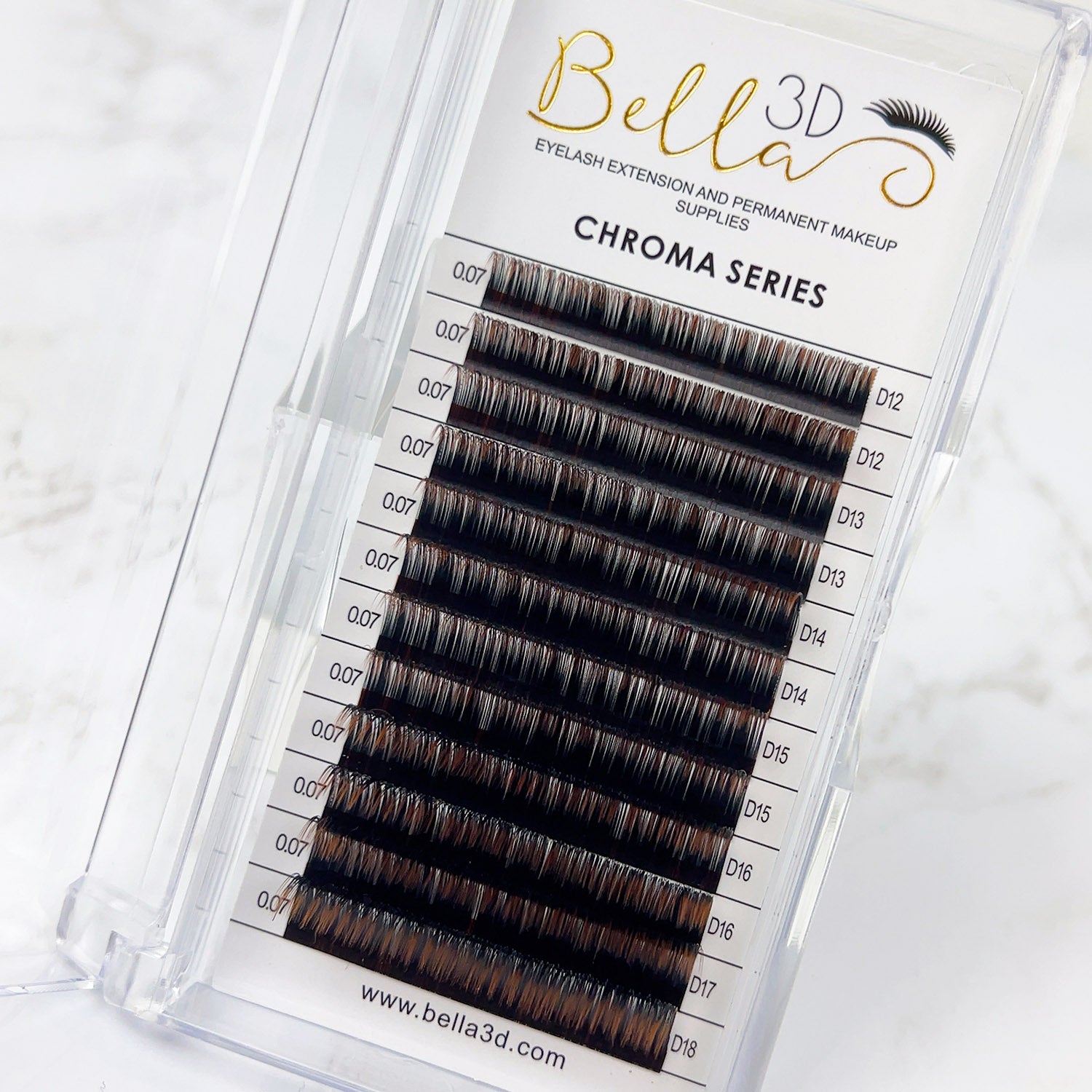 Chroma Ombré - 0.07 eyelash extensions in ombré shades displayed in a clear plastic tray for professional use