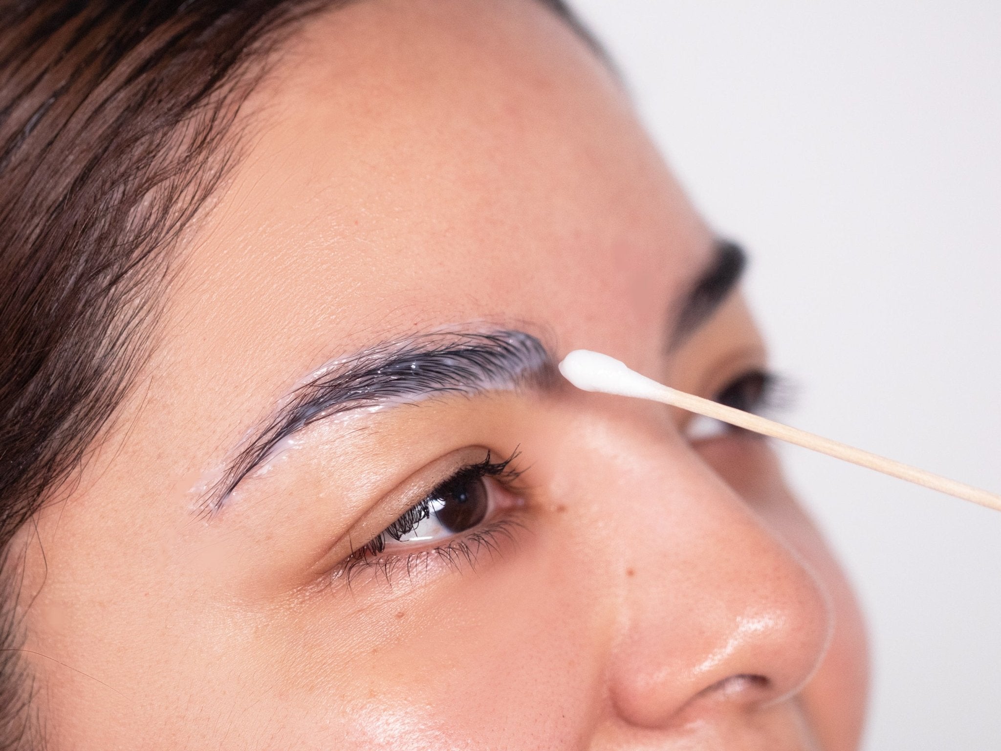 Applying Tina Davies IceCream™ Topical Anesthetic to a brow area for microblading or tattoo numbing cream use.